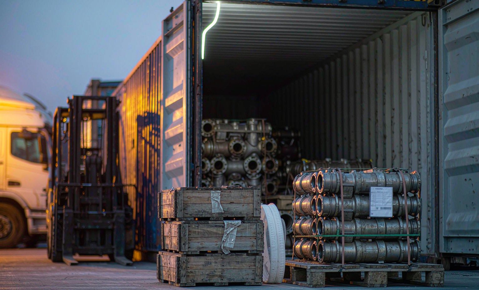 Export crates and palletised valves at the loading dock